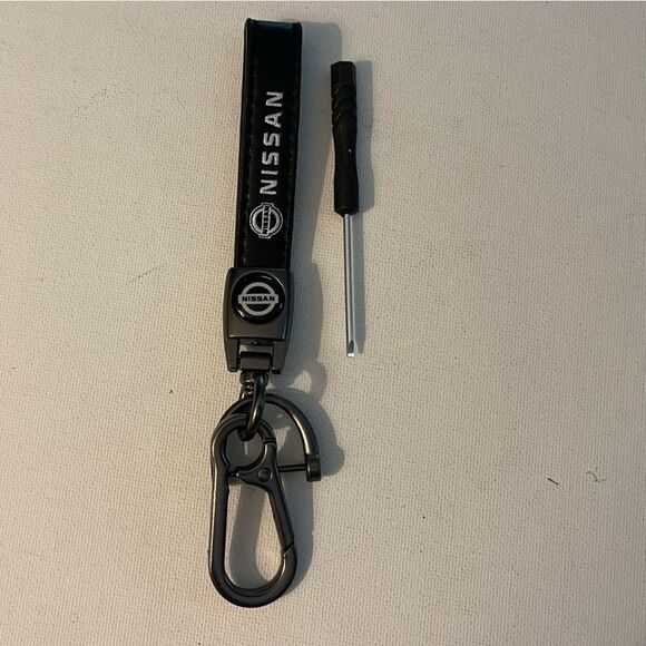 Nissan Logo Key Fob Keychain in Black Leather NWT - Picture 1 of 4